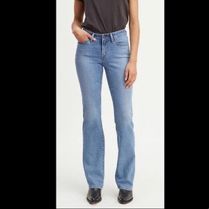 715 Levi’s Bootcut Jeans